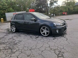 2010 - Volkswagen Golf ---