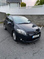 2011 - Toyota Auris Manual