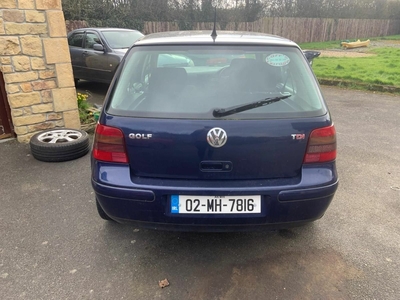 2002 - Volkswagen Golf ---
