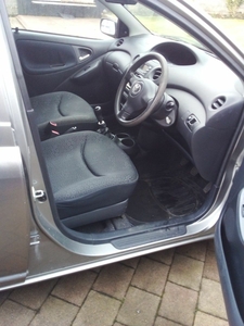 2005 - Toyota Yaris Manual