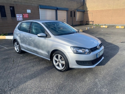 2011 - Volkswagen Polo Manual