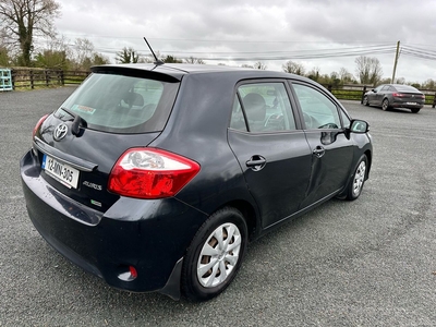 2012 - Toyota Auris Manual