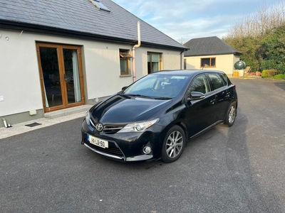 2014 - Toyota Auris Manual