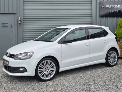 2014 - Volkswagen Polo Automatic