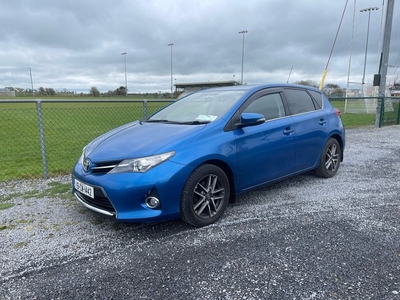 2015 - Toyota Auris Manual