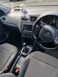 2016 - Volkswagen Polo Manual