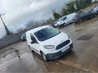 FORD TRANSIT COURIER