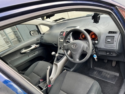 2007 - Toyota Auris Manual