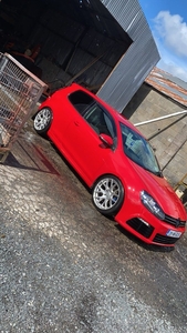 2009 - Volkswagen Golf ---