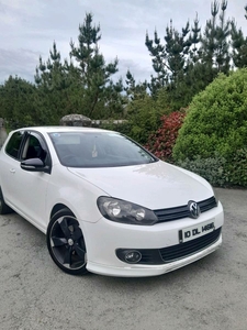 2010 - Volkswagen Golf ---