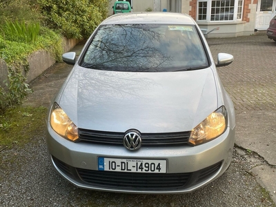 2010 - Volkswagen Golf ---