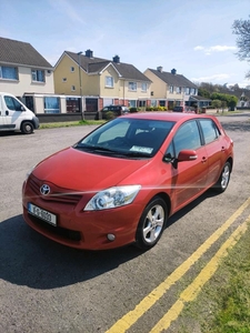 2011 - Toyota Auris Manual