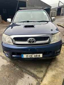 2011 - Toyota Hilux ---