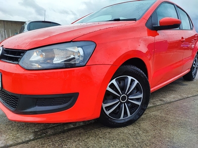 2011 - Volkswagen Polo Manual