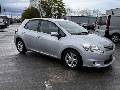 2012 - Toyota Auris Manual