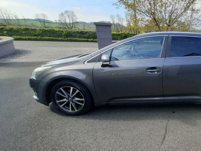 2012 - Toyota Avensis Manual