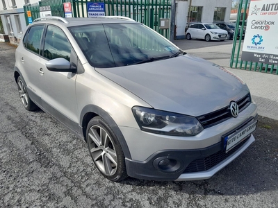 2012 - Volkswagen Polo Manual