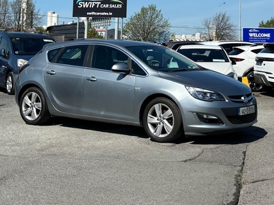 2014 - Vauxhall Astra Manual