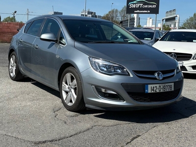 2014 - Vauxhall Astra Manual