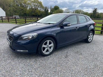 2014 - Volvo V40 Manual