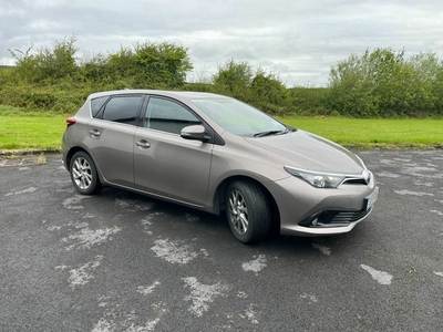 2015 - Toyota Auris Manual