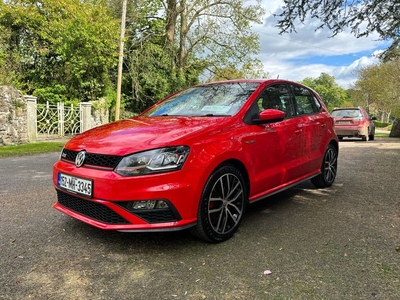 2015 - Volkswagen Polo Automatic