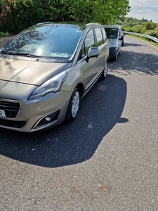 2016 - Peugeot 5008 Manual