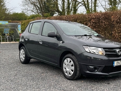 2017 - Dacia Sandero Manual