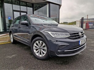 2021 (212) Volkswagen Tiguan