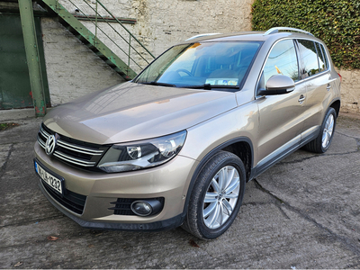 VOLKSWAGEN TIGUAN