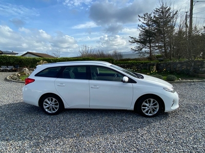 2014 - Toyota Auris Manual