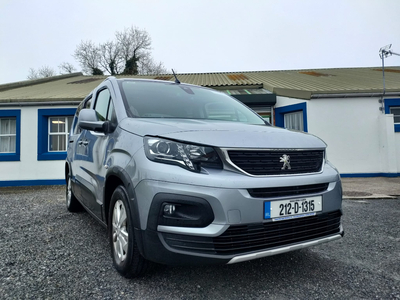 2021 (212) Peugeot Rifter