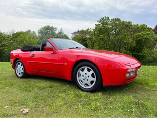 PORSCHE 944