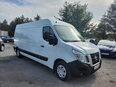 NISSAN NV400