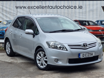 TOYOTA AURIS