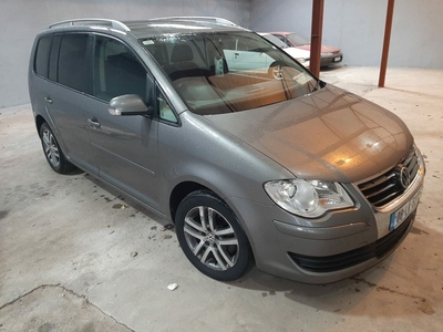 2008 - Volkswagen Touran Manual