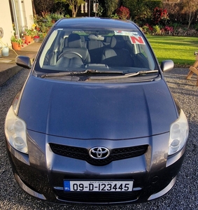 2009 - Toyota Auris Manual