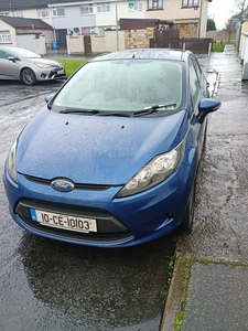 2010 - Ford Fiesta ---