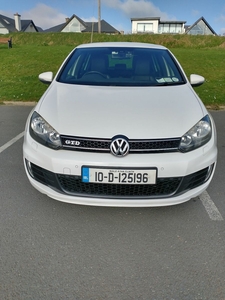 2010 - Volkswagen Golf ---