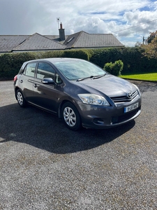 2011 - Toyota Auris Manual