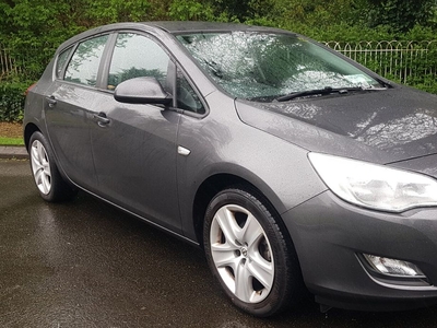 2012 - Opel Astra Manual