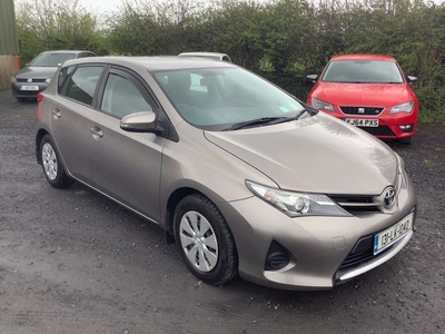 2013 - Toyota Auris Manual