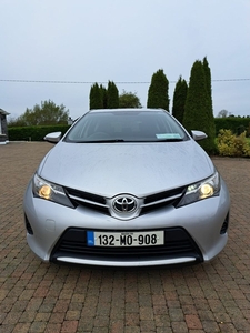 2013 - Toyota Auris Manual