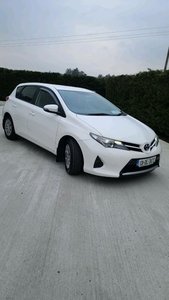 2013 - Toyota Auris Manual