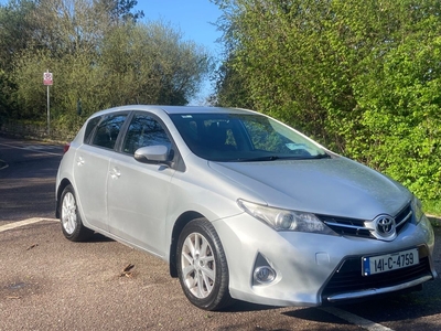 2014 - Toyota Auris Manual