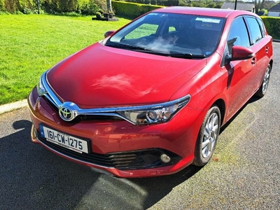 2016 - Toyota Auris Manual