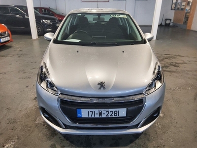 2017 - Peugeot 208 Manual