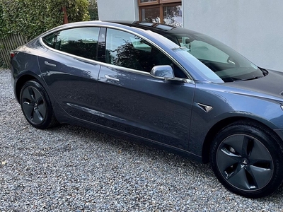 2020 - Tesla Model 3 Automatic