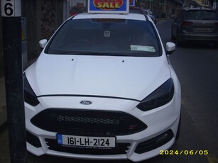 2016 (161) Ford Focus