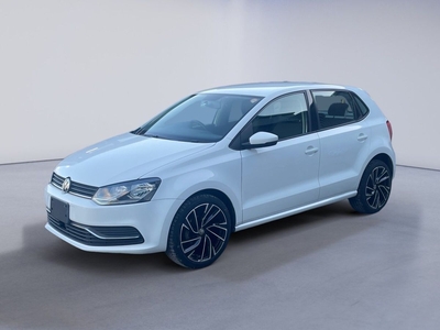 2014 - Volkswagen Polo Automatic